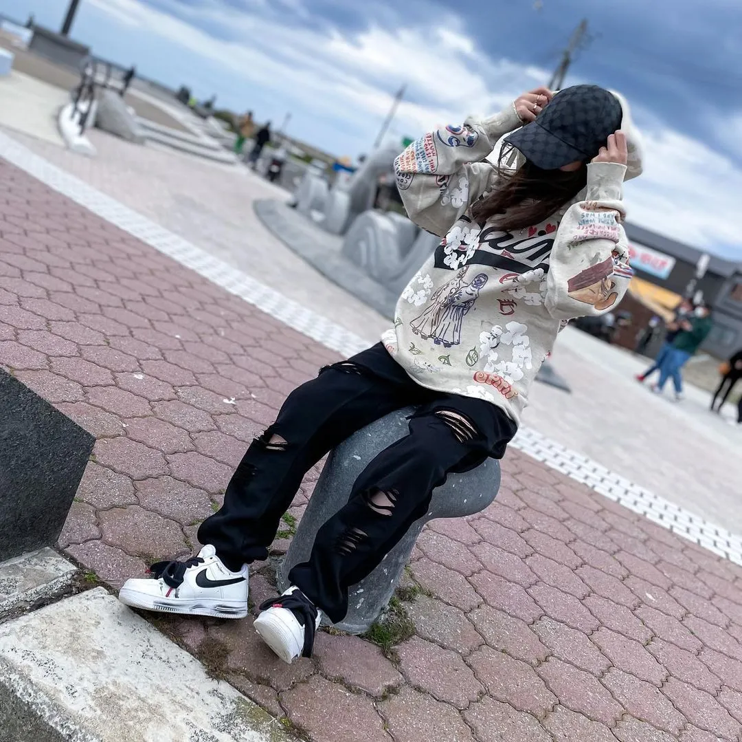 DENIM TEARS × ©SAINT M×××××× "SAINT TEARS" Graffiti Hoodie Joint Model Cotton Graffiti Hoodie Fully Printed Washed Distressed Holes Vintage Sweatshirt Gray S-XL Super Heavy Duty! The whole piece is printed with 35 screens and counterpoint printing!